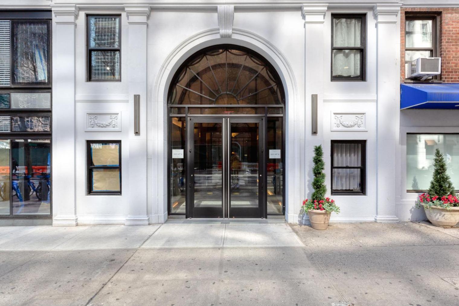 Midtown 1br W Doorman Wd Nr Grand Central Nyc-779 *